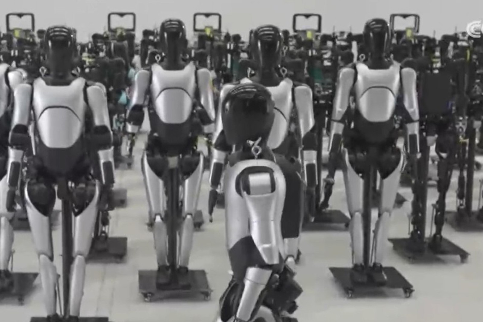 央视报道！揭秘 K8凯发机器人量产超级工厂